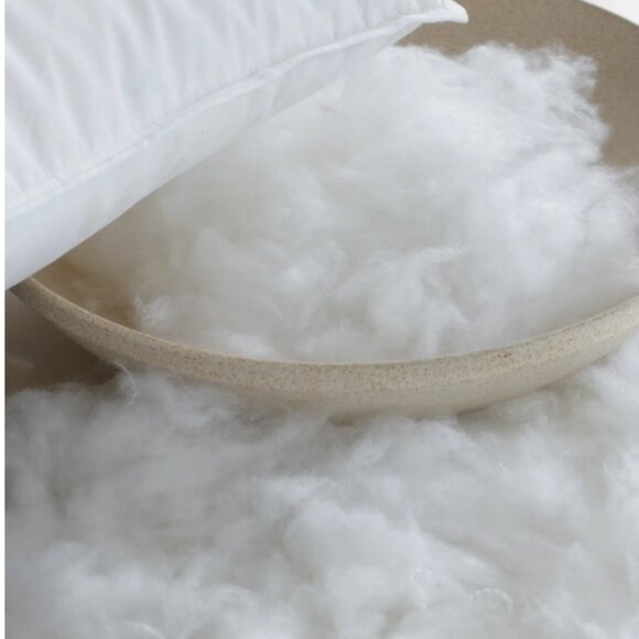 NWT QUINCE PREMIUM DOWN ALTERNATIVE DOWN STANDARD PILLOW COTTON MEDIUM / FIRM - Picture 3 of 9